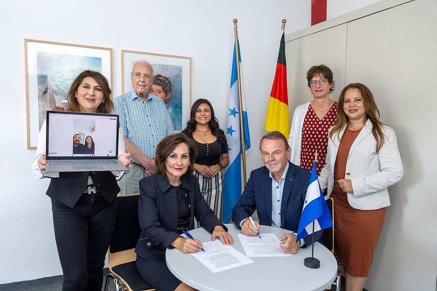 Unterschriften Gr&uuml;ndungsurkunde