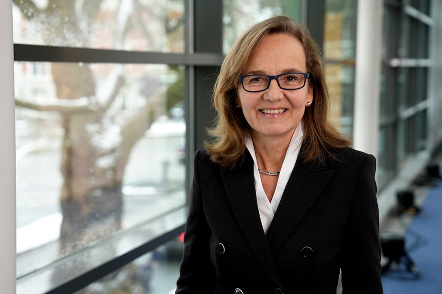 Portr&auml;taufnahme von IHK-Hauptgesch&auml;ftsf&uuml;hrerin Petra Pigerl-Radtke