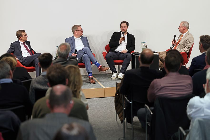 reg_ul_regionalForumWirtschaft_Podiumsdiskussion.JPG