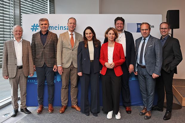 067_Energiegipfel_Gruppenbild.JPG