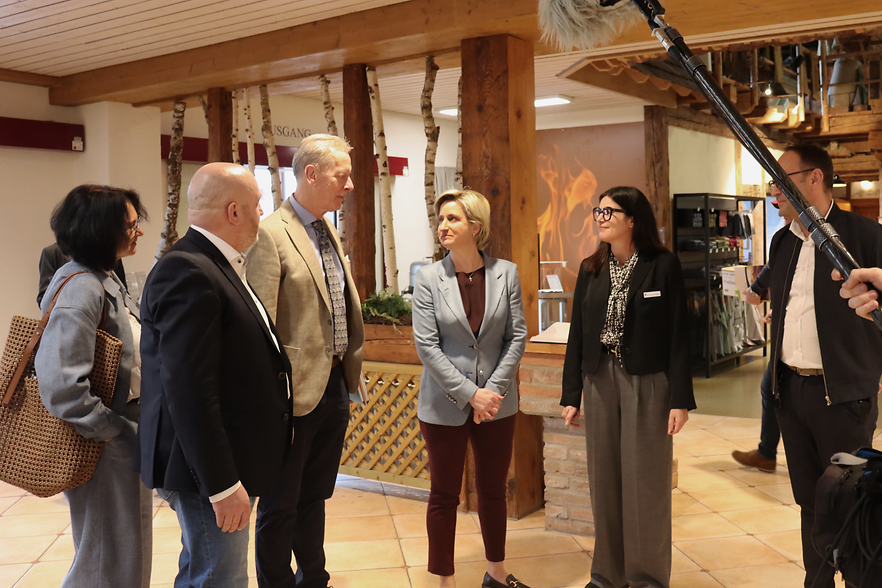 reg_ul_MinisterinBesuch_IMG_6065_5.png