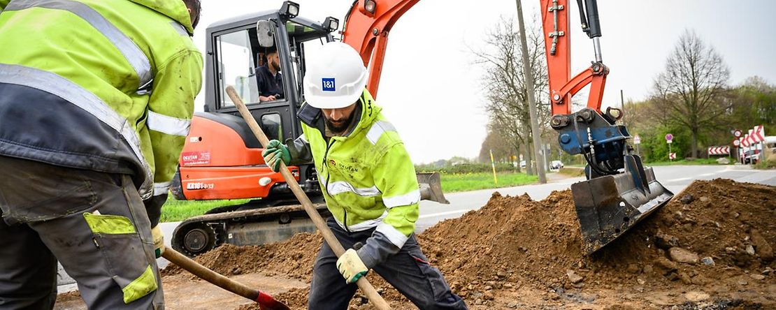 reg_ul_Spatenstich Glasfaserausbau 11 Versatel Berndt Fotografie Koeln