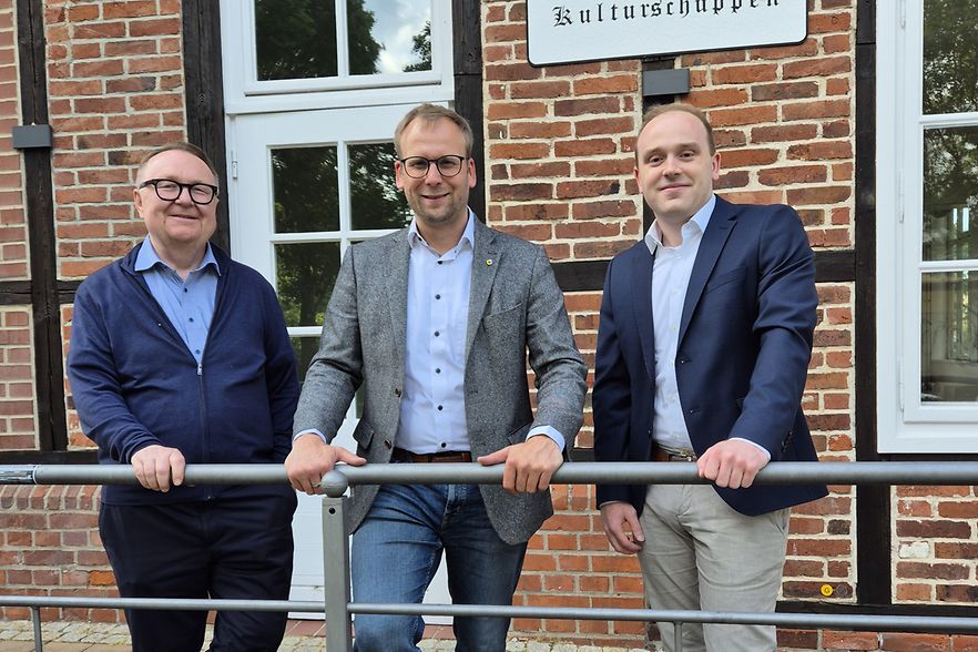 Das Foto zeigt Menschen beim Kommunalen Wirtschaftsgespr&auml;ch in Barntrup
