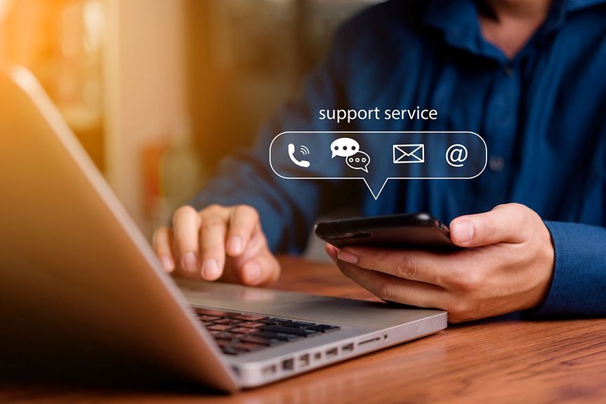 KI_Kundenservice_shutterstock_khunkornStudio_Inet