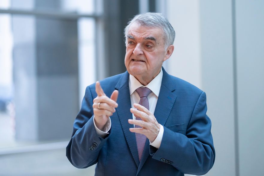 Portrait von Herbert Reul, Minister des Innern des Landes Nordrhein-Westfalen