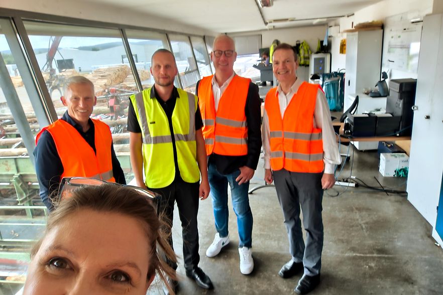 Veronika Pommer zu Besuch bei Rettenmeier in Ramstein-Miesenbach