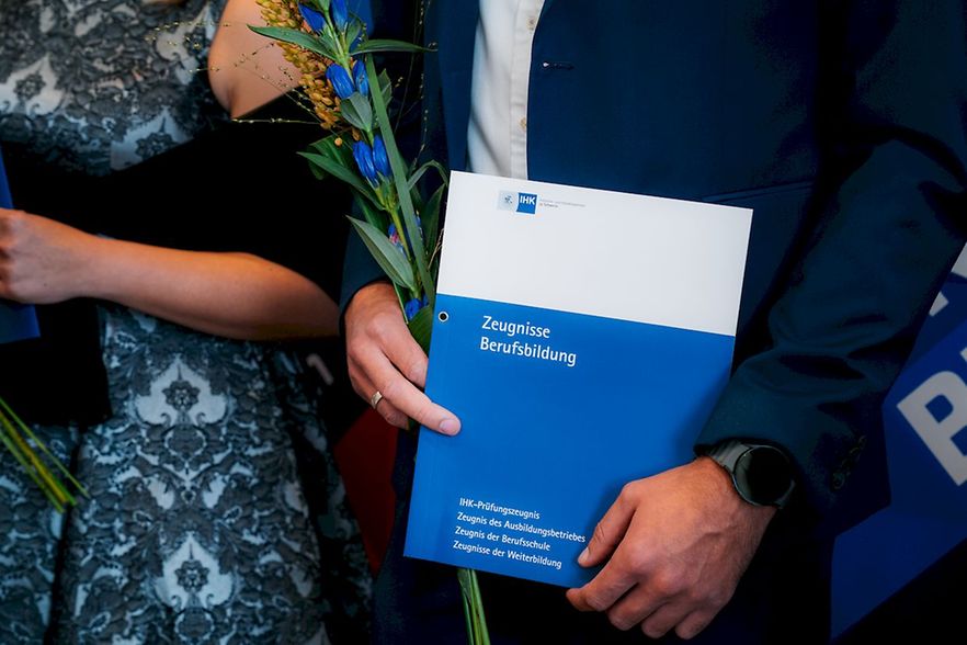 Absolventinnen und Absolventen der IHK-Weiterbildung 2025 geehrt