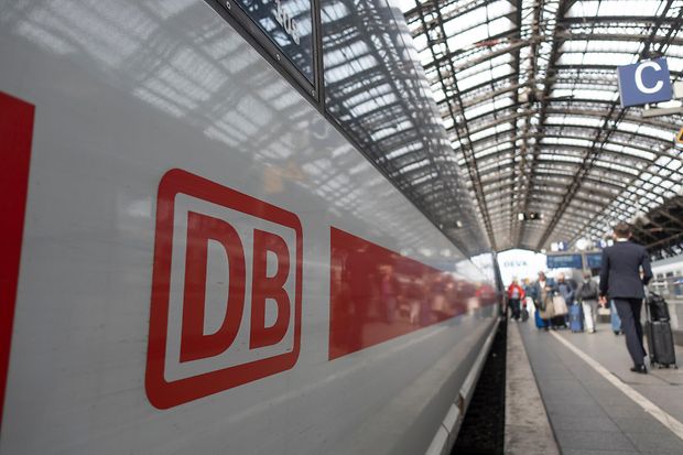 Bahnsteif mit ICE