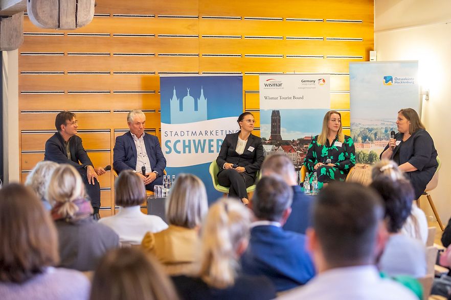 Teilnehmende beim Branchentreff Tourismus Westmecklenburg 2025