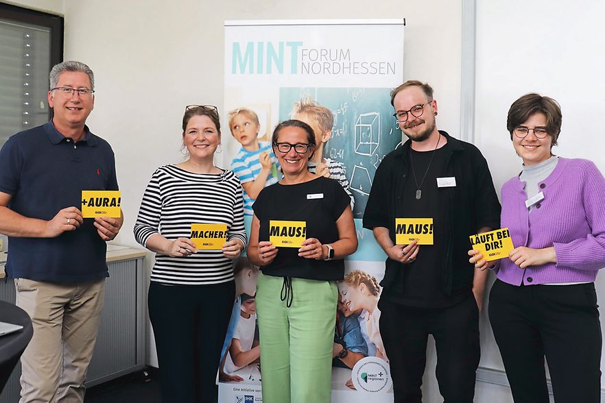 F&uuml;nf Personen beim MINT-Forum Nordhessen bei Daimler