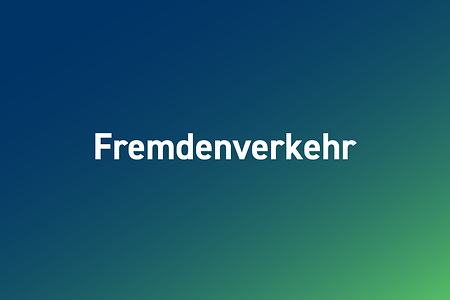 Blau gr&uuml;nes Hintergrundbild, darauf der Text Fremdenverkehr.