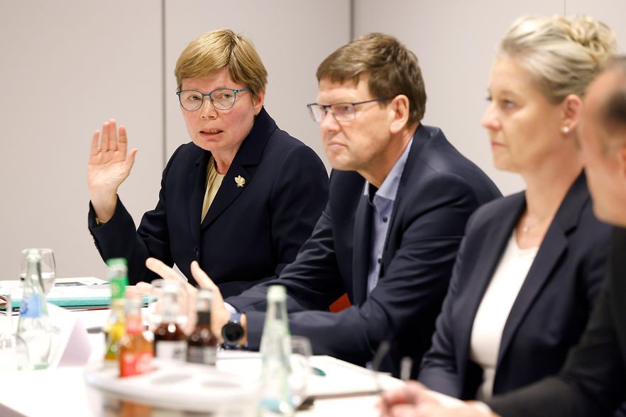 Nieder, Gr&uuml;tters, Henze (v.l.)