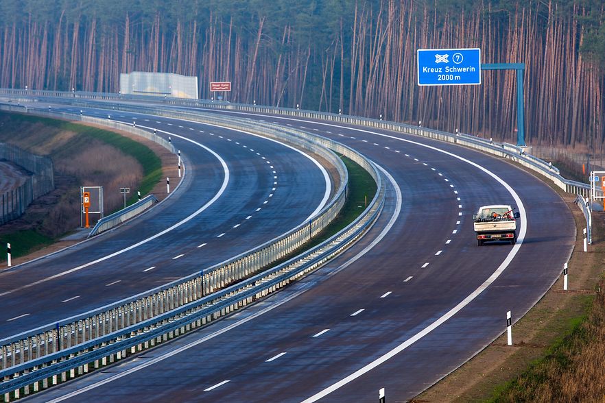 leere Autobahn 14