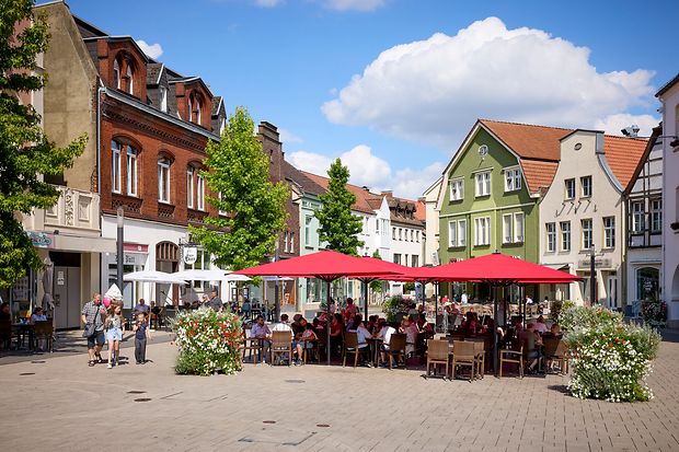 Marktplatz mit Caf&eacute;