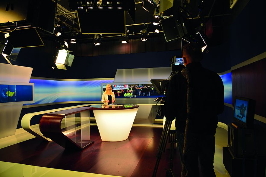 Seit vielen Jahren ein vertrautes Gesicht im OTV-Nachrichtenmagazin: Moderatorin Stephanie Gr&auml;&szlig;.
