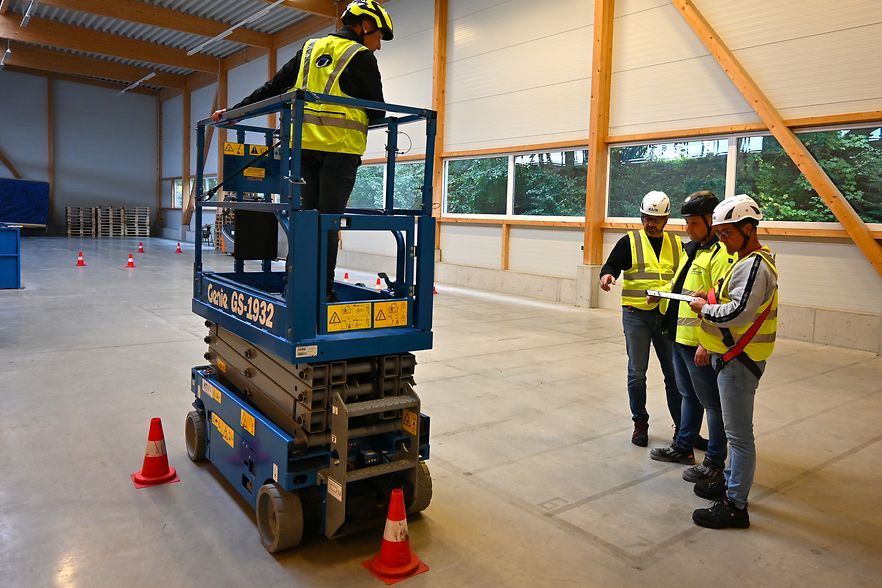 AST GmbH & Co. KG