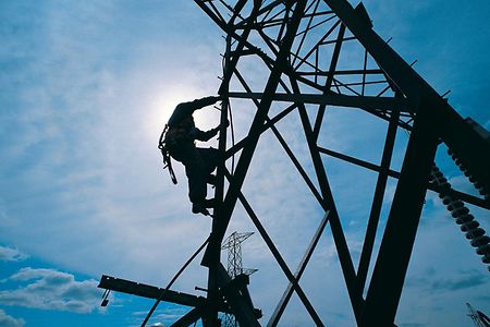 Strommast_Arbeiten_Thinkstock