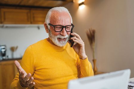 Rentner_AdobeStock_617156630_bearb