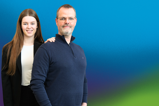 Vater und Tochter im Gespr&auml;ch &uuml;ber berufliche Zukunft